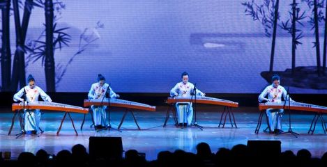 州文化館舉行"群文璀璨·百姓樂章"免費開放藝術培訓展演、展覽
